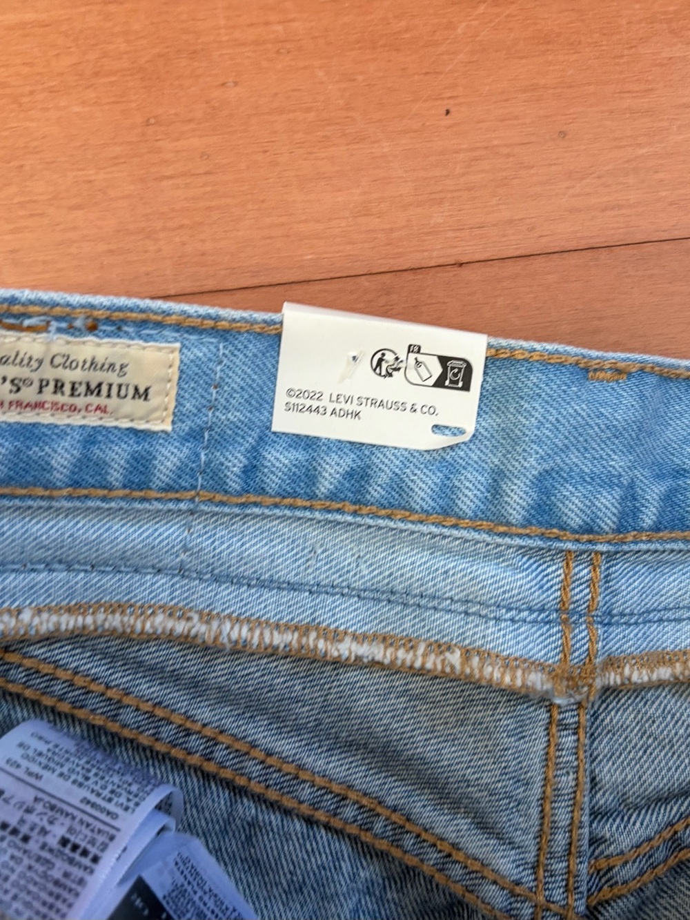 Levi's 501 Original Cropped Jeans in Light Blue, 25-26 - Picture 8 of 9